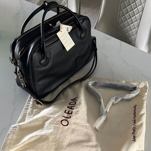 OLEADA Marina Carryall

Black Leather Women's Bag